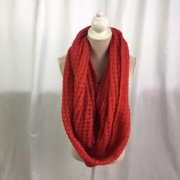 Infinity Scarf Red - Picture 12 of 12